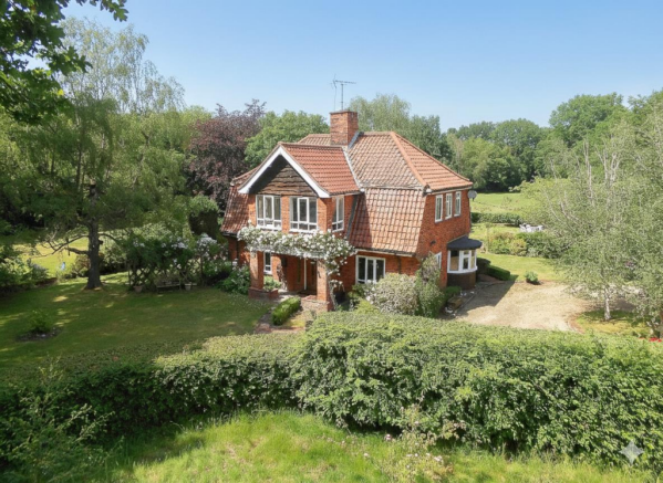 4 bed property, in Bicknacre Road, £1,100,000
