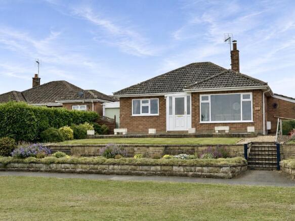 2 bed property, in Front Street, £365,000