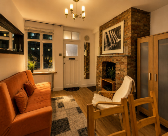 2 bed property, in Harrington Hill, £325,000