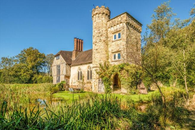 8 bed property, in Pottens Mill Lane, £2,250,000