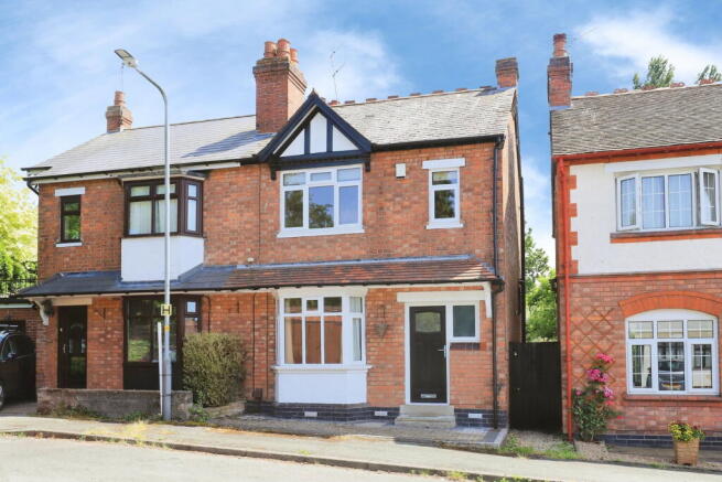2 bed property, in Wellington Avenue, £210,000