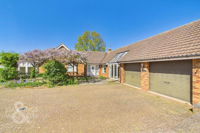 3 bed property, in Soers Close, £490,000