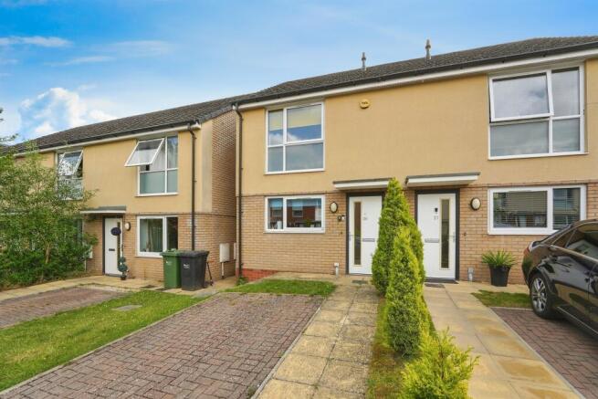 2 bed property, in Goodrich Grove, £200,000