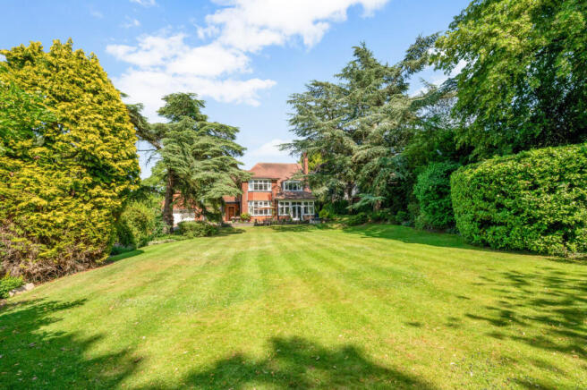 3 bed property, in Cropwell Road, £925,000