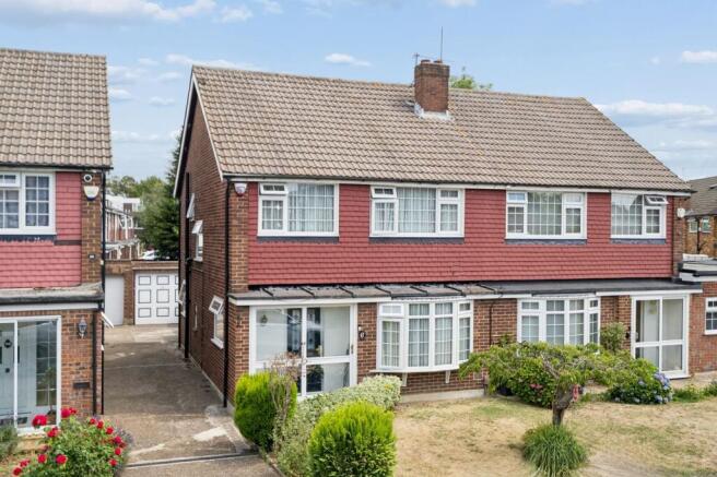 3 bed property, in Gilfrid Close, £585,000