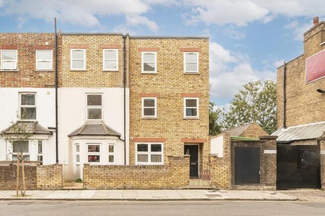 5 bed property, in Boston Road, £1,100,000