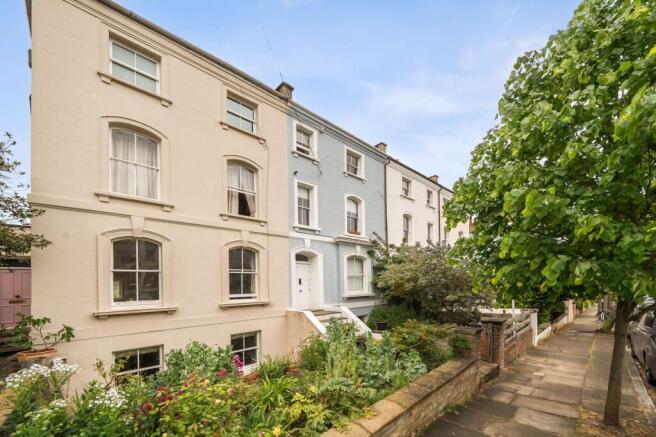 1 bed property, in Miranda Road, £400,000