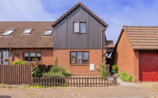 1 bed property, in Elder Close, £170,000