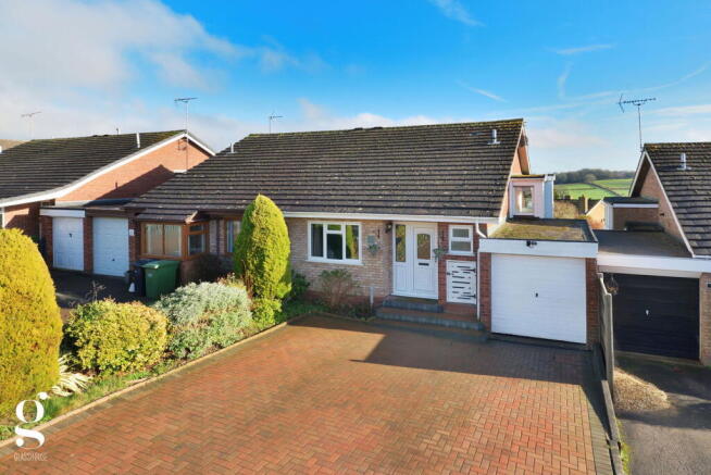 3 bed property, in Highwell Avenue, £300,000