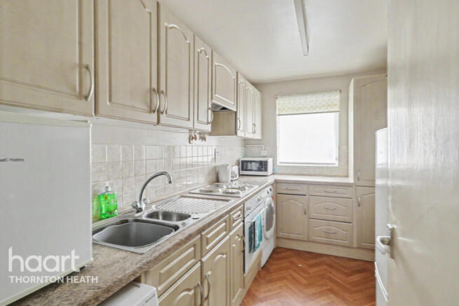 1 bed property, in Sandfield Road, £210,000