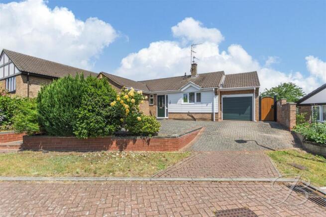 3 bed property, in Robey Close, £310,000