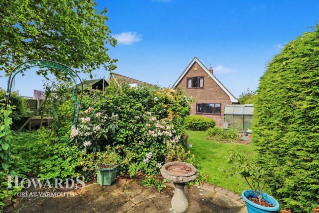 3 bed property, in Poplar Drive, £300,000