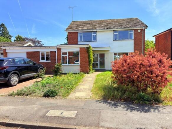 4 bed property, in Alderley Close, £800,000