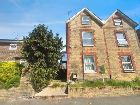 3 bed property, in Clarence Road, £240,000