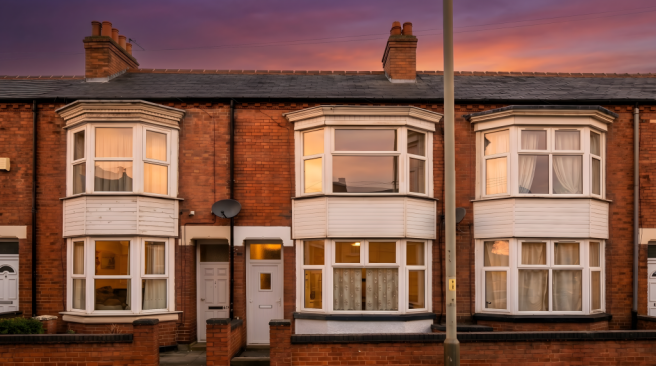 2 bed property, in Wilberforce Road, £200,000