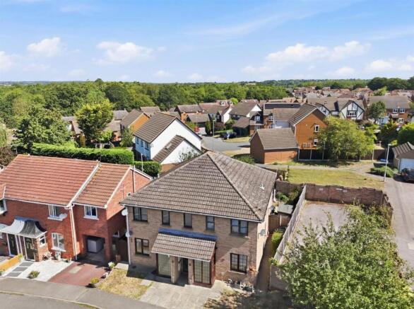 1 bed property, in Portman Drive, £199,995