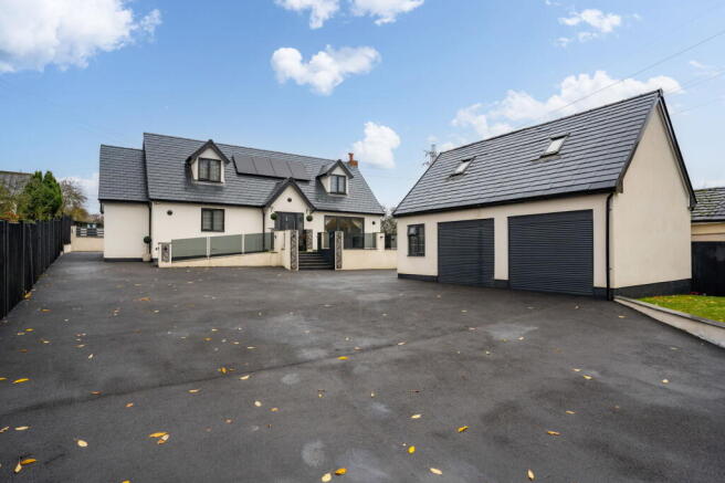 4 bed property, in North Hall Road, £795,000