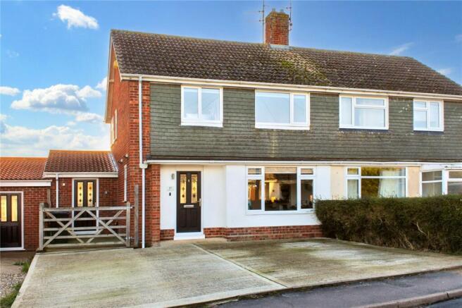 3 bed property, in Kennedy Avenue, £350,000