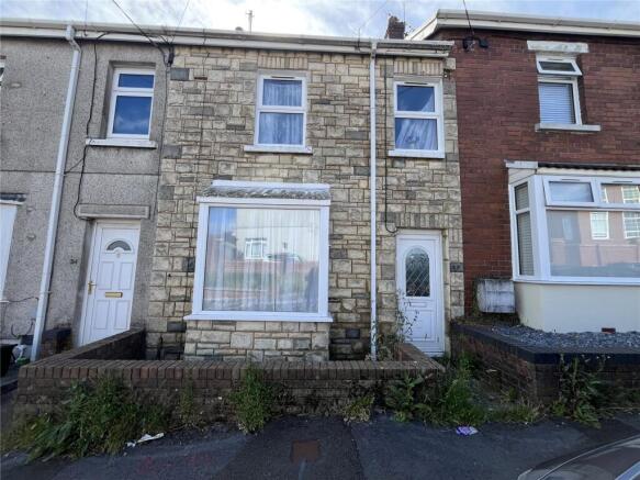 3 bed property, in Brynallt Terrace, £80,000