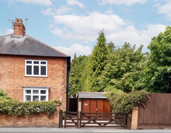 3 bed property, in Park Road, £300,000