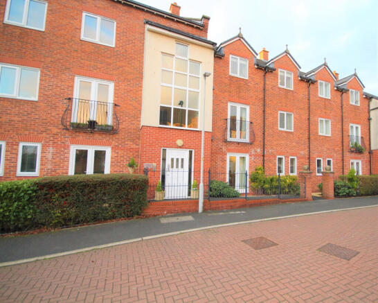 2 bed property, in Greenside, £99,500