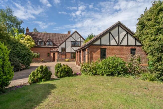 4 bed property, in Salhouse, £750,000