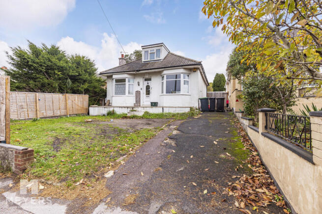 4 bed property, in Hurn Road, £425,000
