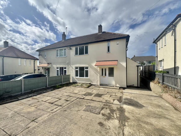 2 bed property, in Swarcliffe Drive, £170,000