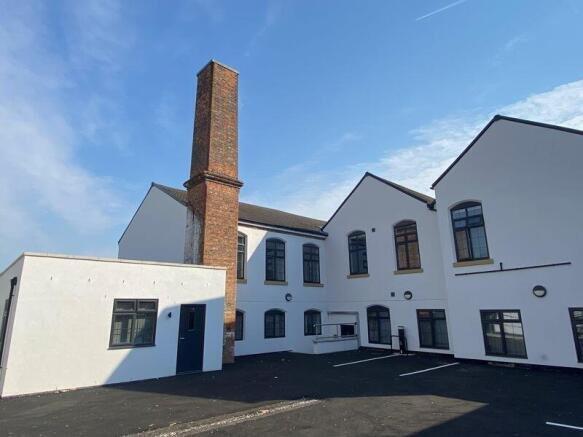 3 bed property, in Holland Street, £135,000