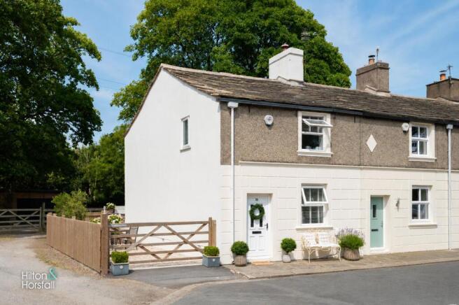 2 bed property, in Lowerhouse Fold, £230,000