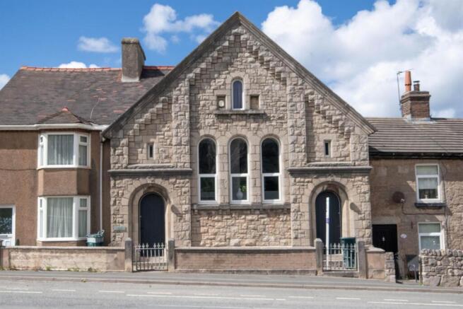 5 bed property, in Abergele Road, £375,000