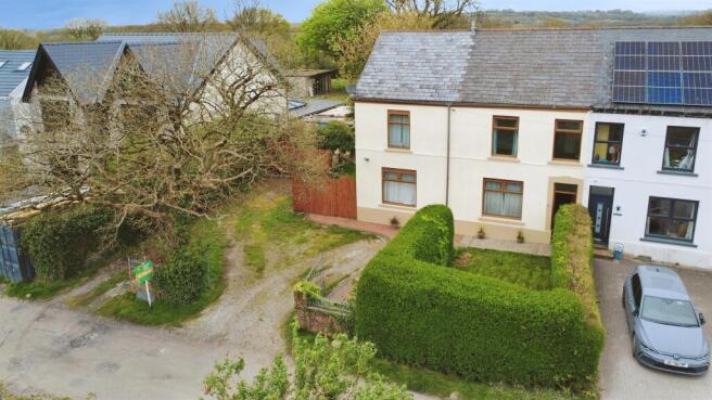 4 bed property, in Mynydd Bach Y Glo, £350,000