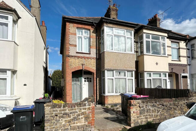 2 bed property, in 40 Seaforth Avenue, £100,000