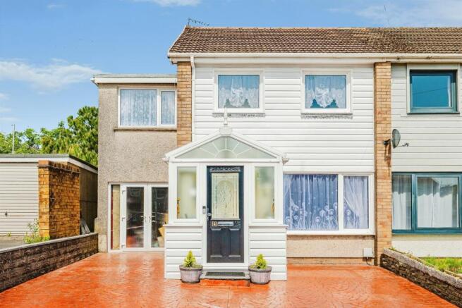 3 bed property, in Willesden Road, £240,000