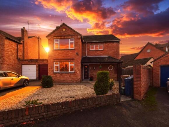 3 bed property, in Cheltenham Road East, £390,000
