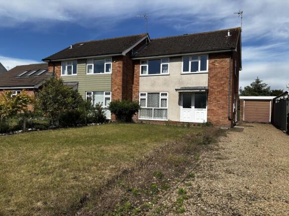 3 bed property, in Priory Lane, £250,000