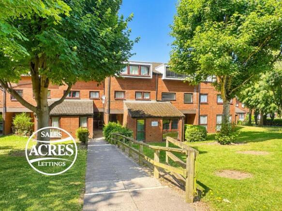 2 bed property, in Bryony, £120,000