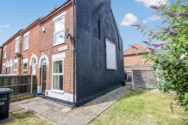 3 bed property, in Nelson Street, £190,000