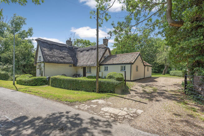 3 bed property, in Potton End, £750,000