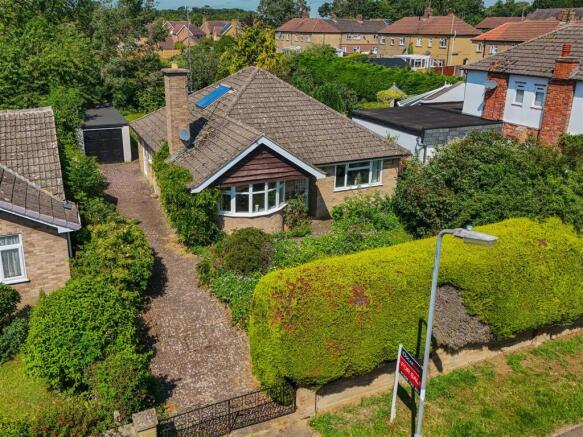 3 bed property, in Cranford Road, £385,000