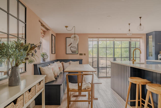 4 bed property, in Grove Cottage, £935,000