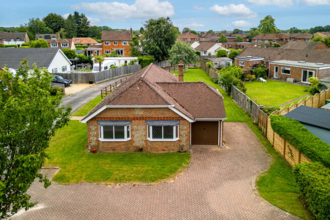 3 bed property, in Honey Way, £600,000