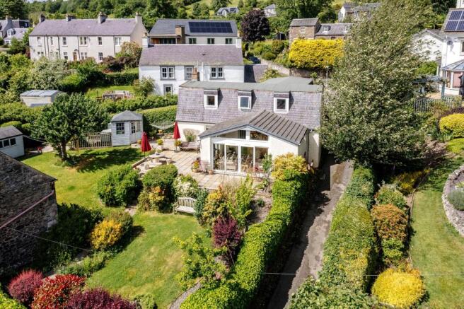 4 bed property, in Gattonside, £395,000