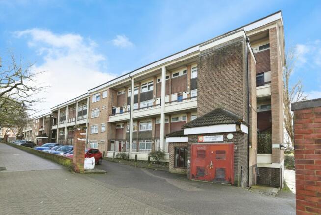 2 bed property, in Southend Lane, £275,000