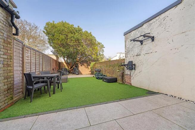 4 bed property, in Gipsy Road, £650,000