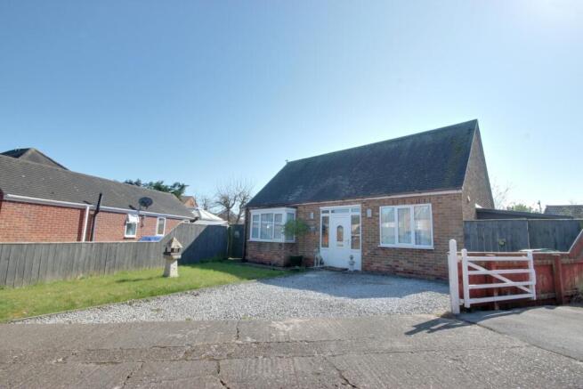 2 bed property, in 4 Coachman Close, £170,000