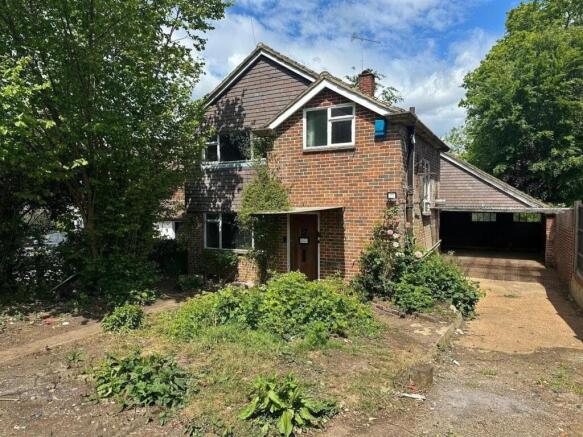 4 bed property, in Highwold, £600,000