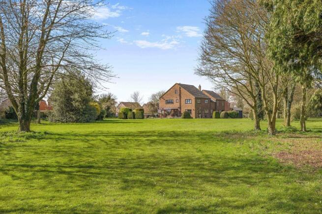 5 bed property, in Norwich Road, £725,000
