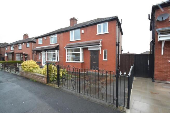 3 bed property, in Ashdale Crescent, £200,000