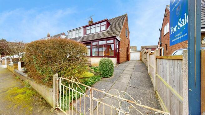 2 bed property, in Buttermere Crescent, £180,000
